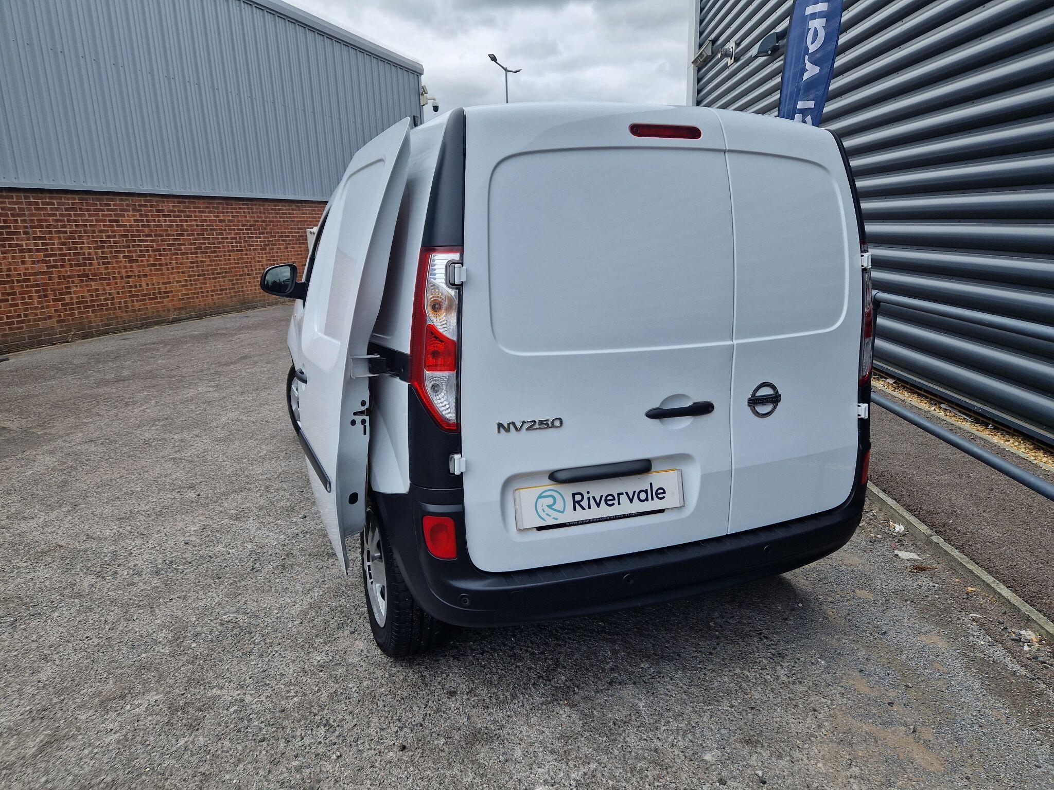 Nissan NV250 image 4